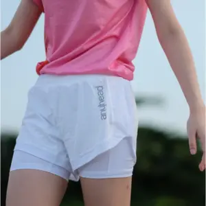 Running Shorts กางเกงกีฬาขาสั้น สีขาว